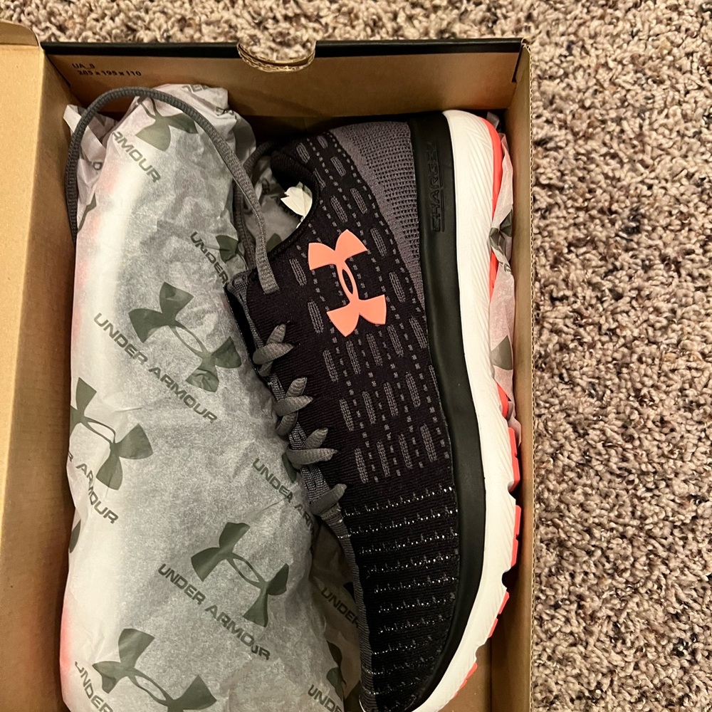 Under armour ladies runners. Size 8.5